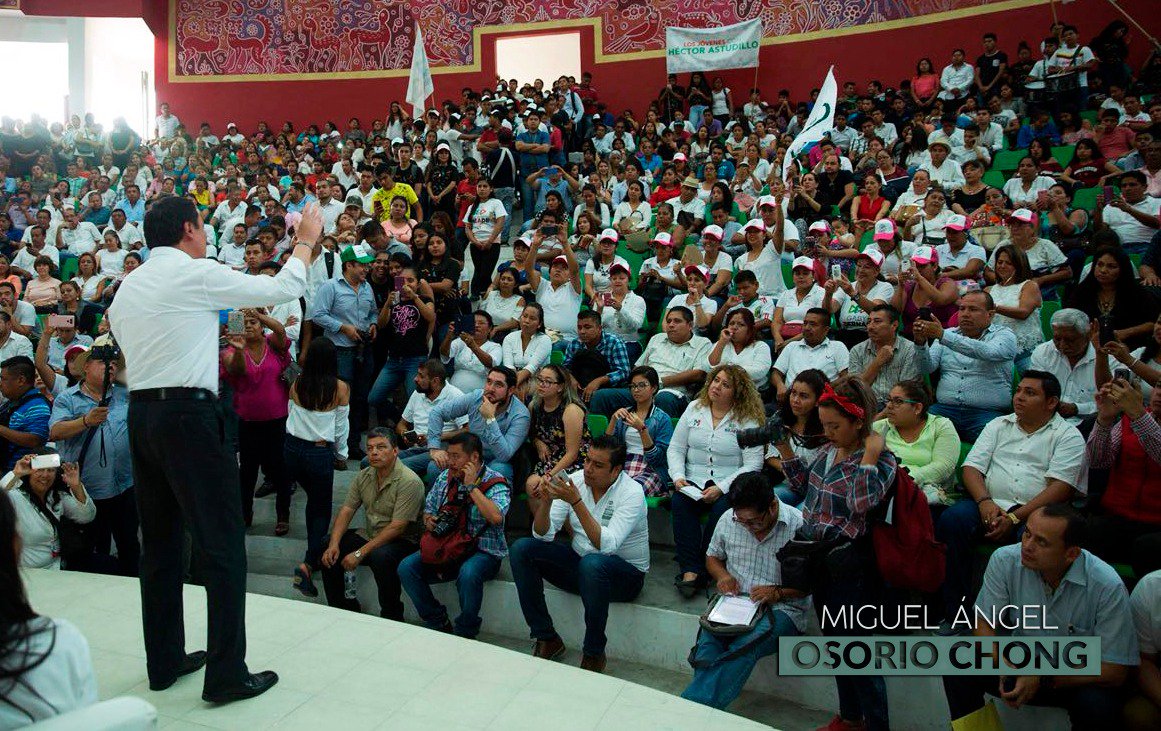 osoriochong's tweet photo. Junto a @ruizmassieu,@JuarezCisneros,@manuelanorve y @GabytaBernal, tuve el gusto de saludar a mujeres y jóvenes del estado de Guerrero. Desde el Senado trabajaremos en impulsar la igualdad para las mujeres y buscaremos más oportunidades para las y los jóvenes #GuerreroConFuturo https://t.co/jOmKuEUqTa