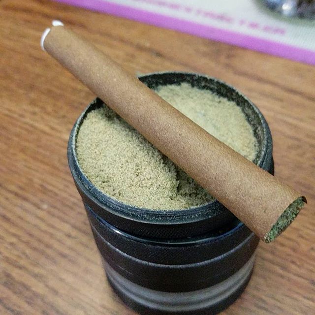 TooHighShow's tweet photo. Rolled up a nice #fatblunt for my love @kristenelaine710 when she gets home!

#weedporn #nugporn #instaweed #yeg710 #yeg420 #haze #edmontoncannabiscommunity #dank #yegstoners #bcbud #venomsquad #frostyaf #budstructure #nugs #albertastoners #smokeweededmo… https://t.co/ryLCW6cv0C https://t.co/DhMwE5OGVk