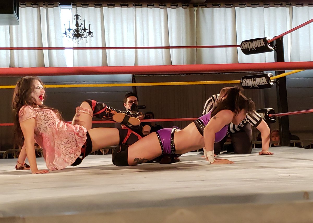 JIrwinNXTFan's tweet photo. #Shimmer103 @realsuyung vs @NikiMSavo https://t.co/ZYkAQmpy0w