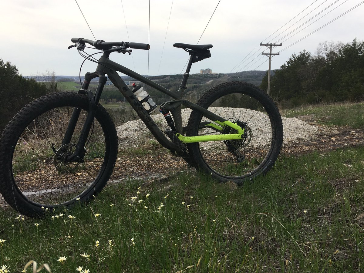 kuch0303's tweet photo. Finally had a chance to ride the White River Trails in Branson, MO tonight with Craig from Downhill Bikes!!! The Stache FS 8 climbs like a billy Goat and descends like a bobcat #trekbikesrock #stachefs8 #whiterivertrails #bransonmo https://t.co/ttPYoajvsm