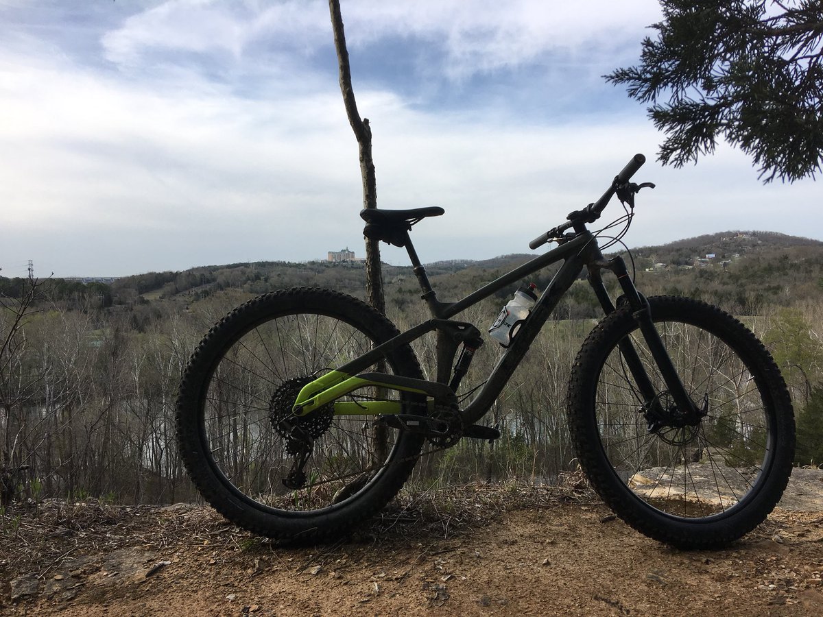 kuch0303's tweet photo. Finally had a chance to ride the White River Trails in Branson, MO tonight with Craig from Downhill Bikes!!! The Stache FS 8 climbs like a billy Goat and descends like a bobcat #trekbikesrock #stachefs8 #whiterivertrails #bransonmo https://t.co/ttPYoajvsm