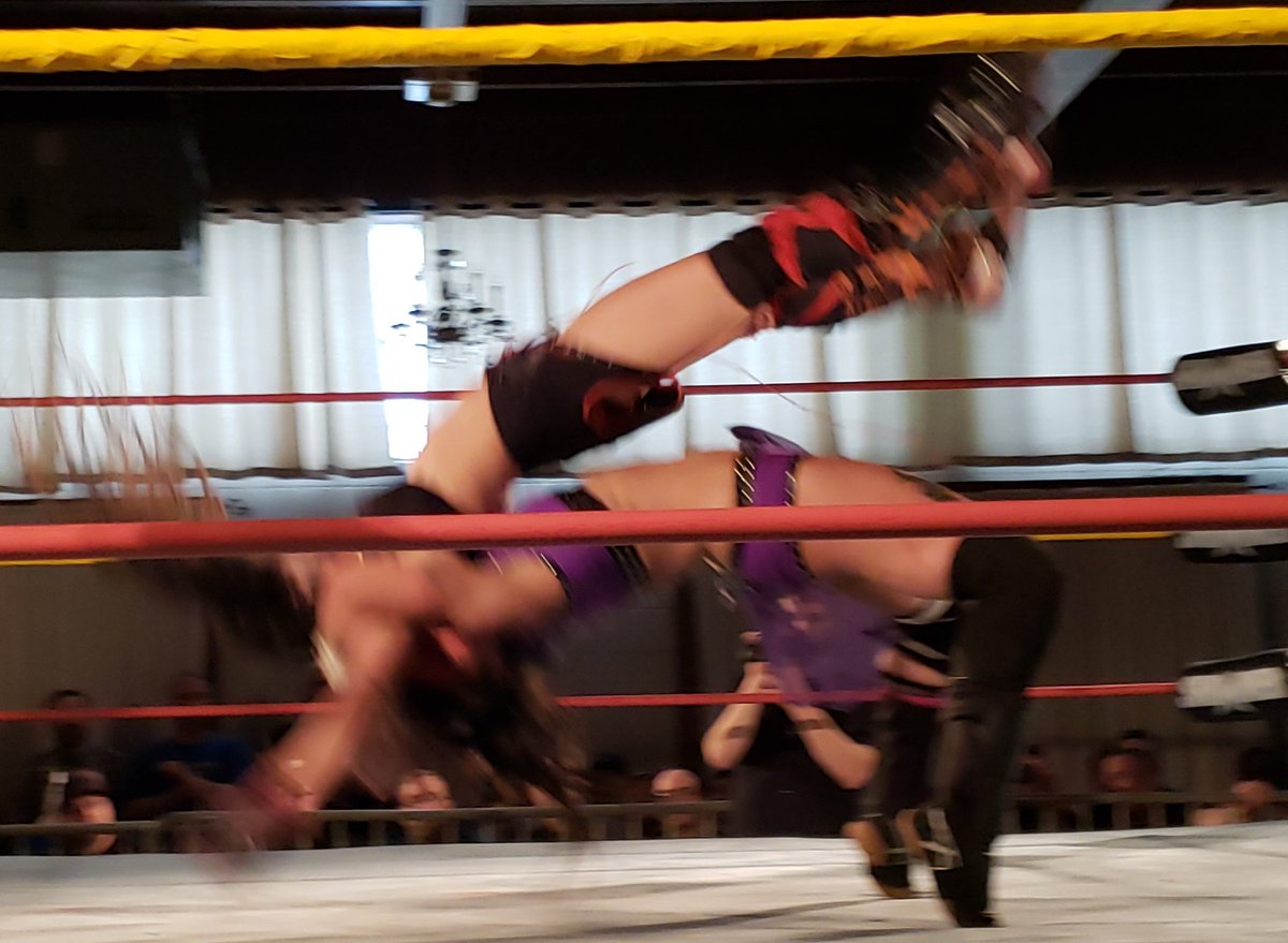 JIrwinNXTFan's tweet photo. #Shimmer103 @NikiMSavo vs @realsuyung https://t.co/kP9r4m5moD