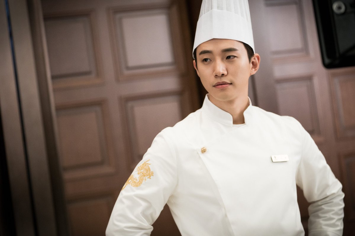 JYPACTORS's tweet photo. 이준호, <기름진 멜로> 첫 스틸컷 공개! 
열혈 중식셰프로 완벽변신!
(사진출처 : SM C&amp;C)
#2PM #이준호 #LeeJunHo https://t.co/sejY8NLhzf