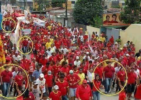 brocapital's tweet photo. PETRO-MONTAJES EN TODAS LAS REDES.....ANALICEN MUY BIEN LOS CIRCULOS EN LA FOTO, Y COMO HACEN CREER QUE ES UNA MULTITUD.... PURASMENTIRAS !!! https://t.co/A5JrEGutjC