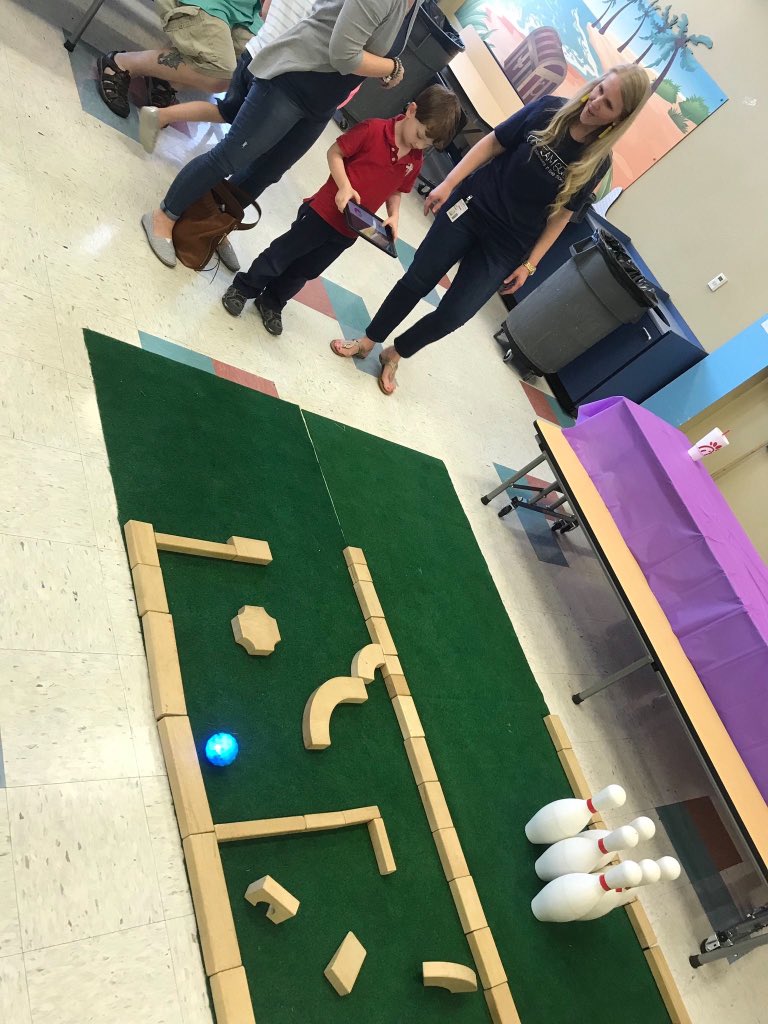 Loved seeing all the @hachienorthside families explore with @Sphero during STEAM Night!!! #botsthatbowl #aMAZEing #steamedu