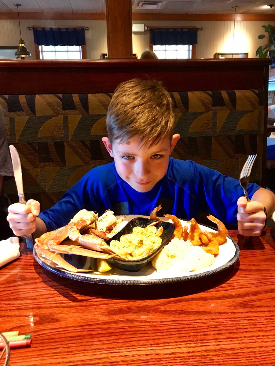 oldskoolbluejay's tweet photo. #feastmode Birthday dinner for this land shark #redlobster #ultimatefeast https://t.co/122tVhAC7D