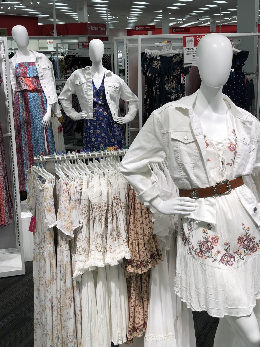 Gave Xhiliration a face lift to increase shoppability, balance, and impact! The mann's are all rocking white denim to be consistent, while a cool toned floral pattern is featured in each dress. Loving how it came out 🎯💕💐