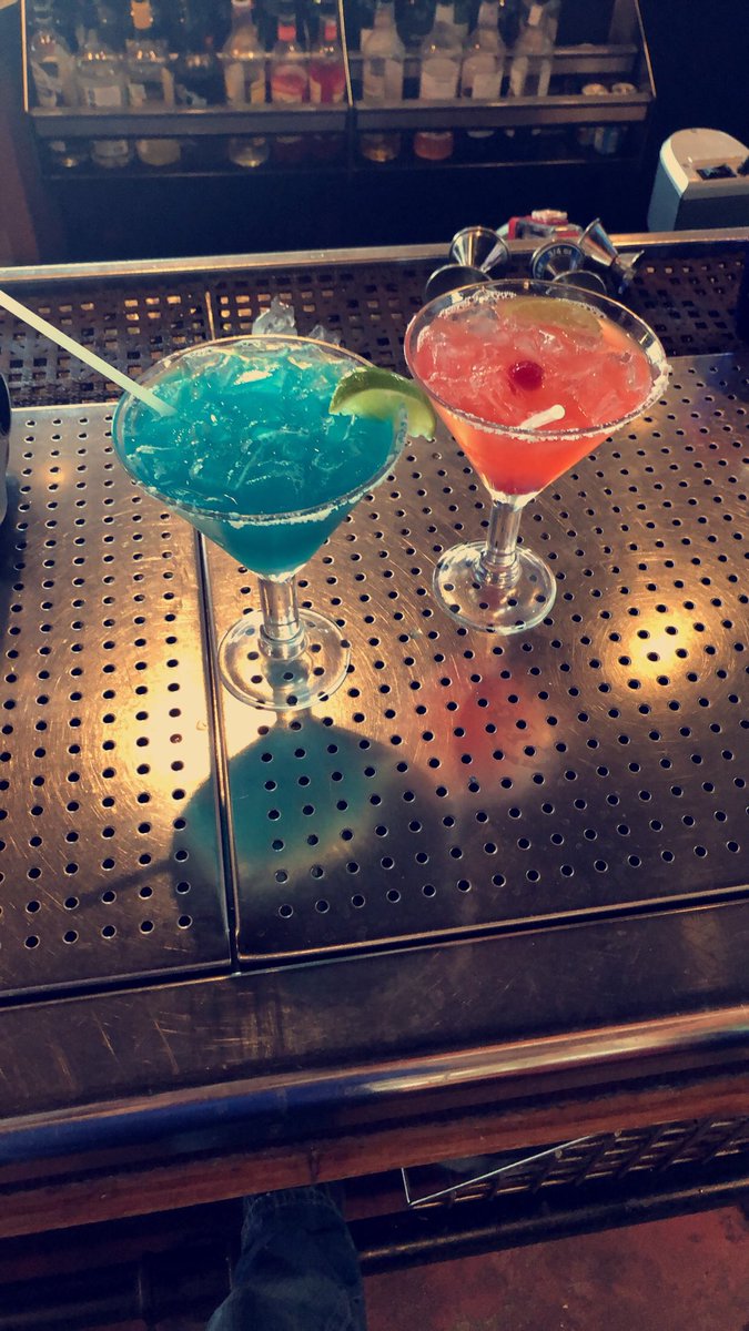 Kaylaboren1010's tweet photo. We have TWO $5 Margaritas ALL DAY LONG!!! Come see Angelica and myself tonight and get a Cuervo Blue or a Japanese Cherry Blossom Margarita for ONLY FIVE DOLLARS!!! 

#Chilis #MargaritaMadness #TaxDay @ShawnGowin1421 https://t.co/xrmdjSnxdd