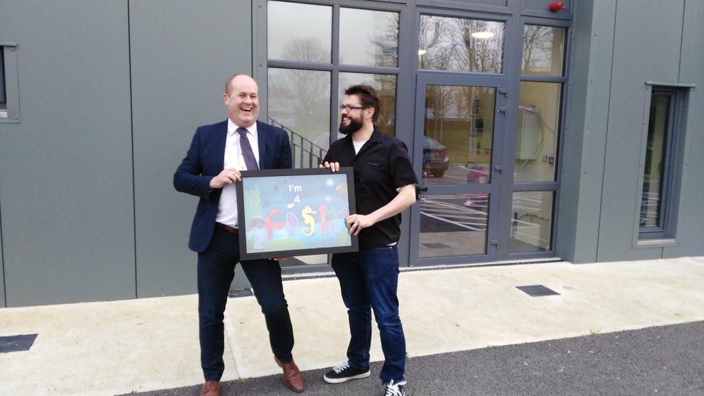 brookparkentctr's tweet image. Out 1 GB fibre #broadand connectivity wouldn't be possible without our valued partnership with @eir &amp;amp; a very #animated John Brosnan @darkwood11 pictured here with our first client Thomas Gray of @SaltyDogPics #letsmakepossible
