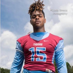 RecruitGeorgia's tweet photo. Jarius Thomas is one of the best pass receiving tight ends in the state of Georgia.. The quick accelerator holds offers from Georgia State, Southern Miss, EKU and UNC right now! @jarius_thomas15 #RecruitGeorgia Profile: https://t.co/VbjErajxg9 https://t.co/dC5q6SXTAz