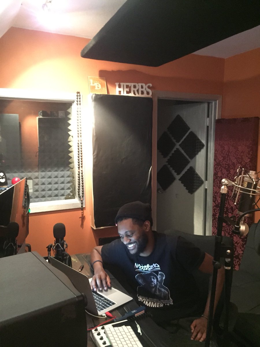 Tekhiphop's tweet photo. Fam what is y’all on?..
The studio is really the move!!
#iLLEverything https://t.co/SLUJGxJqha