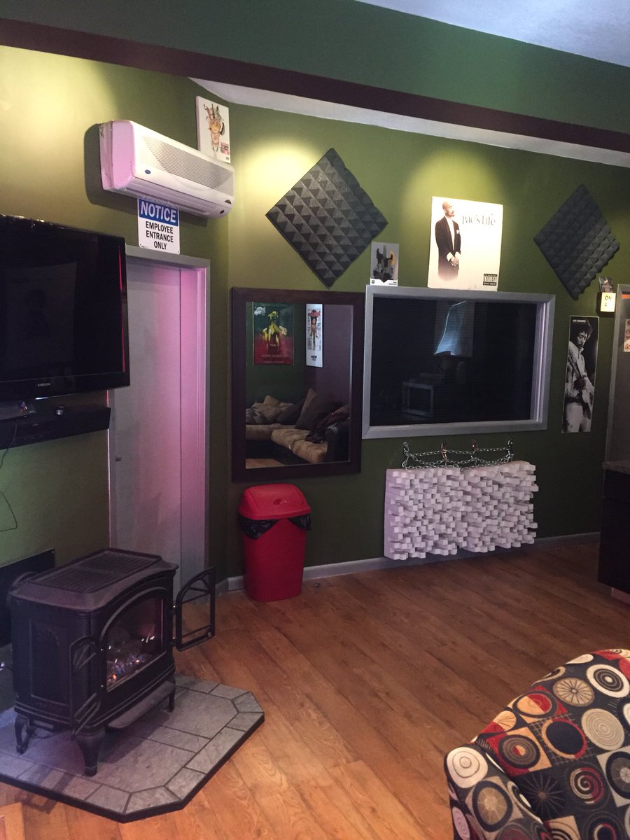 Tekhiphop's tweet photo. Fam what is y’all on?..
The studio is really the move!!
#iLLEverything https://t.co/SLUJGxJqha