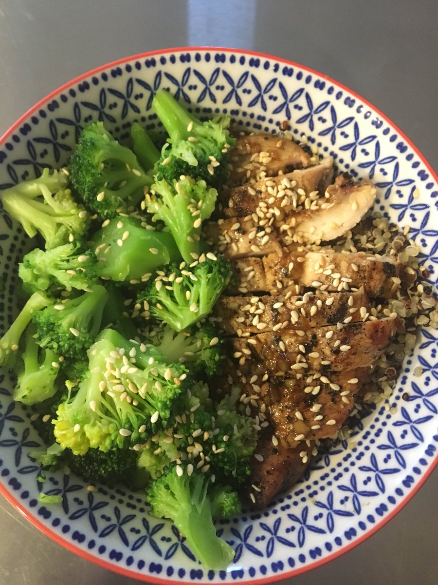 HannahCavicchi's tweet image. Sesame chicken bowls after a long day #socialwork #notesonnotes #halifax #supper