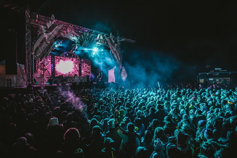 🌟Tag Tuesday🌟 tell us who you were in this crowd with at #minuszero2018 by RTing and tagging them now! #snowshredsound #minuszerofestival