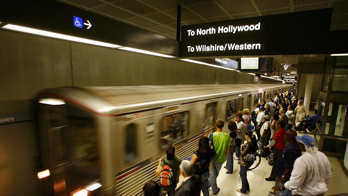 La eterna promesa de Los Ángeles para mejorar su transporte público. ¿Podrán los Juegos Olímpicos de 2026 finalmente hacer eso realidad? #LA2026 uni.vi/P7PW30jwgXd