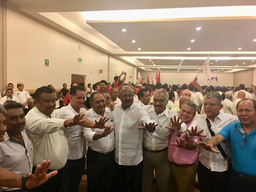 JuarezCisneros's tweet photo. Me encuentro en #Acapulco , en donde hoy tuvimos una reunión de trabajo con el coordinador de los candidatos al Senado de la República, mi amigo @osoriochong y los candidatos al Senado de mi tierra, @manuelanorve y @Gabytabernal . https://t.co/jPNdlIOqWY