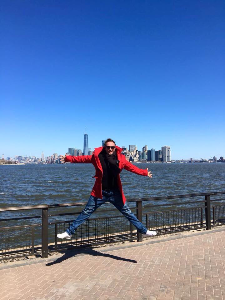 DjTheXWorld's tweet photo. Hello #newyork! #nyc #Manhattan #thexworld #statueofliberty #libertyisland #bigapple #nycfood #fitness #jump #fly #centralpark #chelseamarket #taco #love #iloveny  #madisonsquaregarden #sneakerhead #sneakernews #adidas #nike #tommyhilfiger #fashion @TommyHilfiger #fashionblog https://t.co/CkucvVReuA