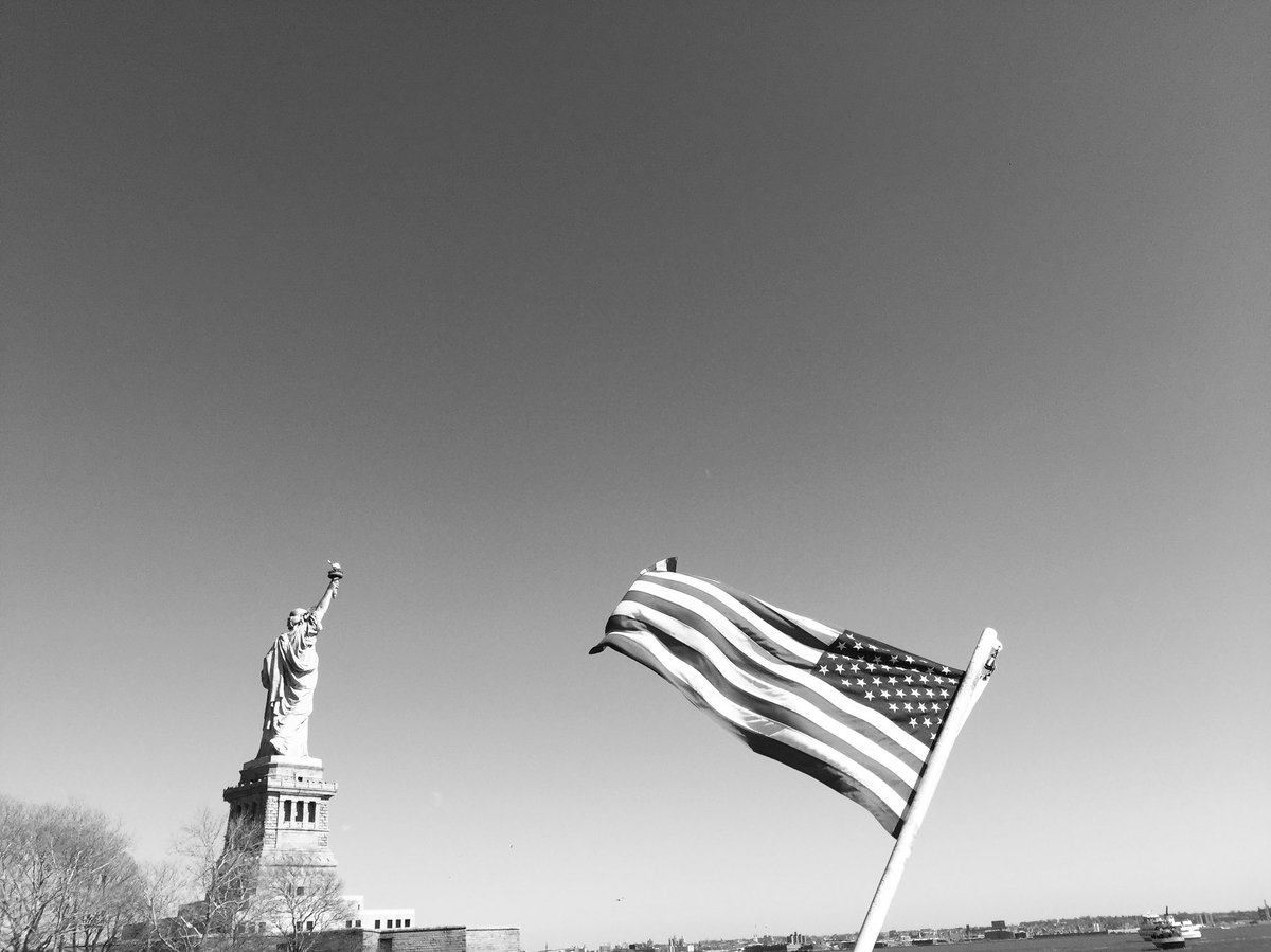 DjTheXWorld's tweet photo. Hello #newyork! #nyc #Manhattan #thexworld #statueofliberty #libertyisland #bigapple #nycfood #fitness #jump #fly #centralpark #chelseamarket #taco #love #iloveny  #madisonsquaregarden #sneakerhead #sneakernews #adidas #nike #tommyhilfiger #fashion @TommyHilfiger #fashionblog https://t.co/r0TNsiYrZv