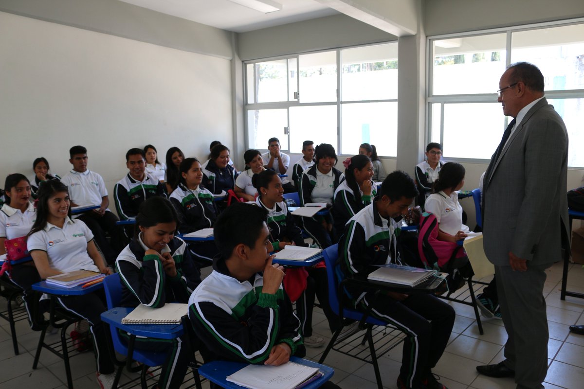 cobaep's tweet photo. Nos reunimos con docentes y personal administrativo del @cobaep Plantel 19 de Acatzingo, quienes nos expresaron sus necesidades y la importancia de fortalecer los instrumentos académicos para un mejor desarrollo educativo. @AVictorHugoIH #SomosCOBAEP https://t.co/qkqNHfPdOv