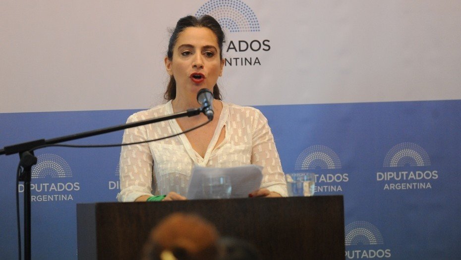 #LegalizacionAbortoYa
"Sí ustedes no legalizan van a tener que cargar el peso de las mujeres muertas por abortos clandestinos", Muriel Santa Ana.