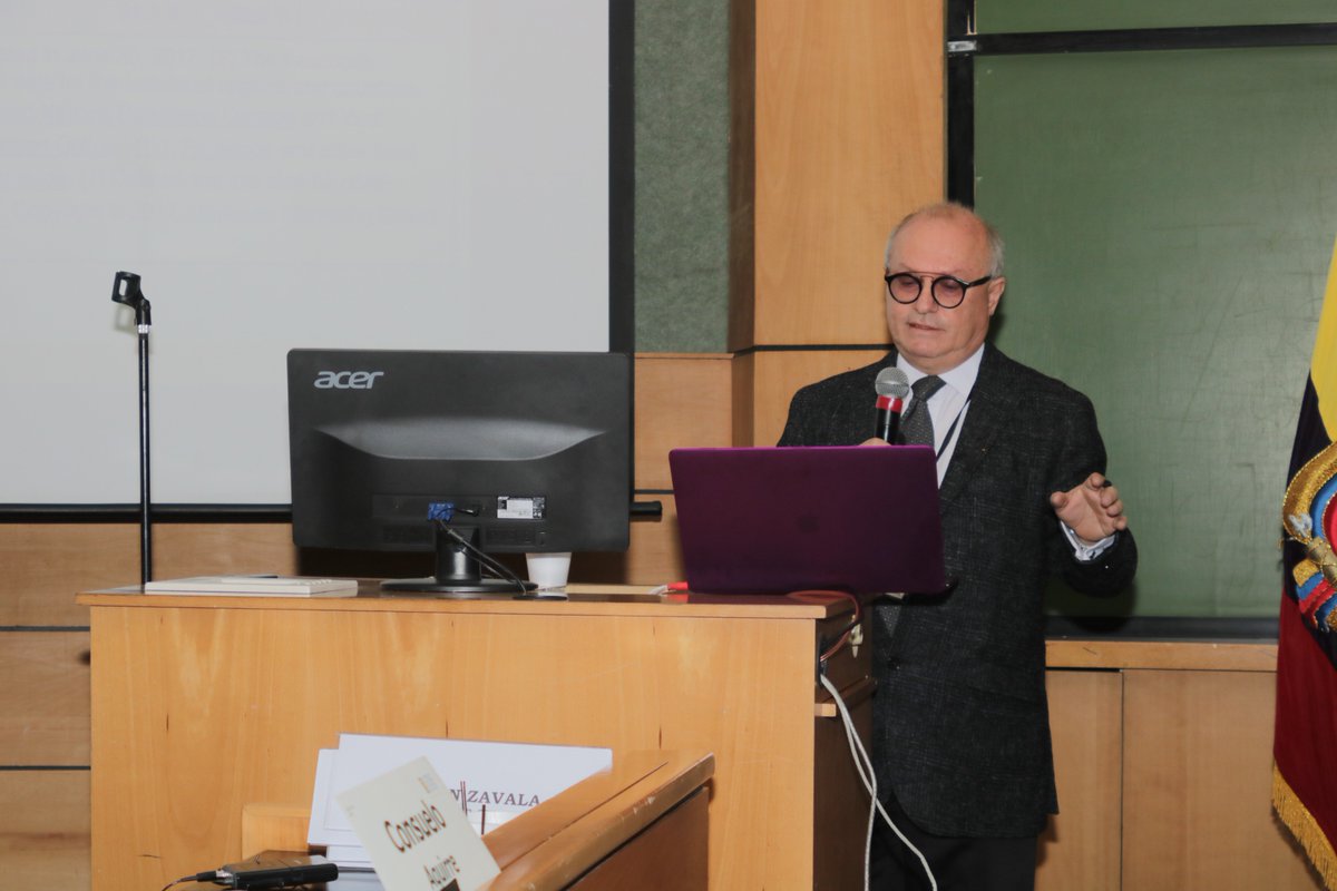FCOMHemisferios's tweet photo. @octavioislas - Director del Centro de Altos Estudios en Internet y Sociedad de la Información, Universidad de los Hemisferios
Conferencia sobre "EL PERIODISMO HERIDO" en #CLAEP2018 https://t.co/5OmZ1ZUoGr