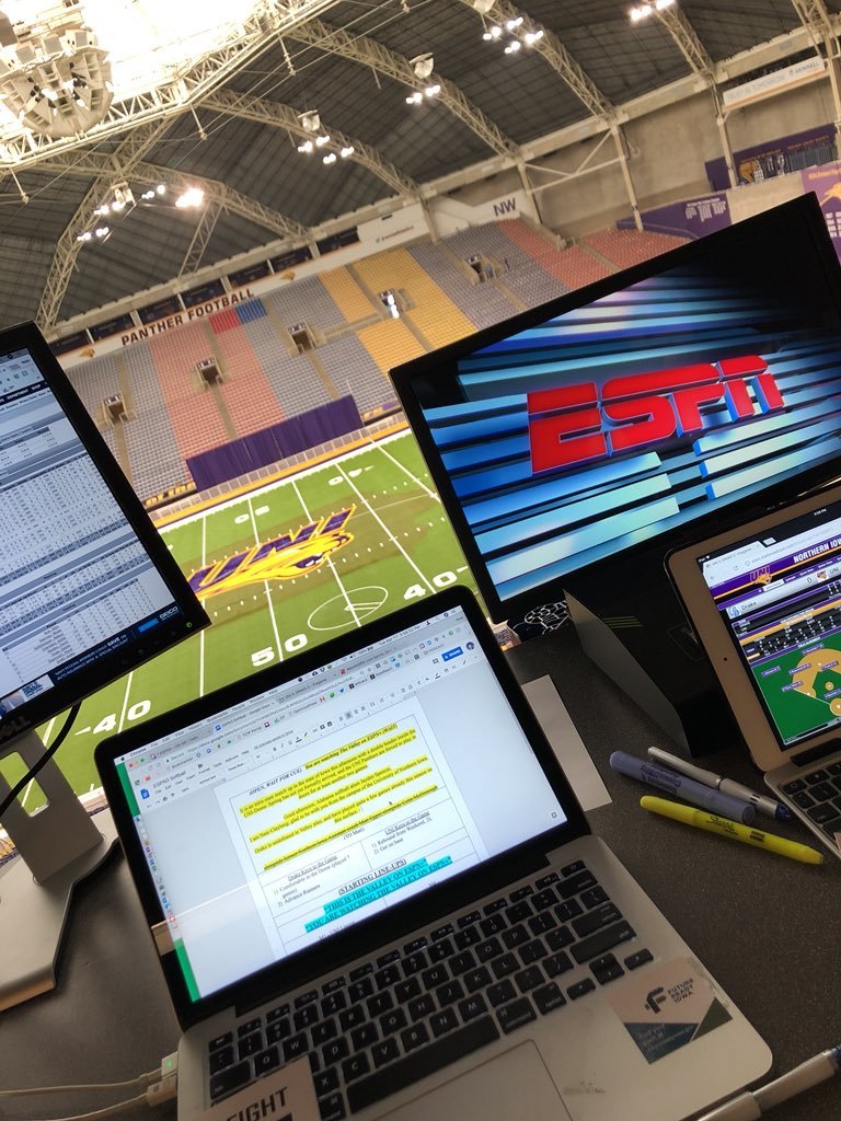 NateClayberg's tweet image. @ESPN+ @MVCsports #softball @UNIAthletics. Feel like I live here. 5 games 6 days. #headsetlife
