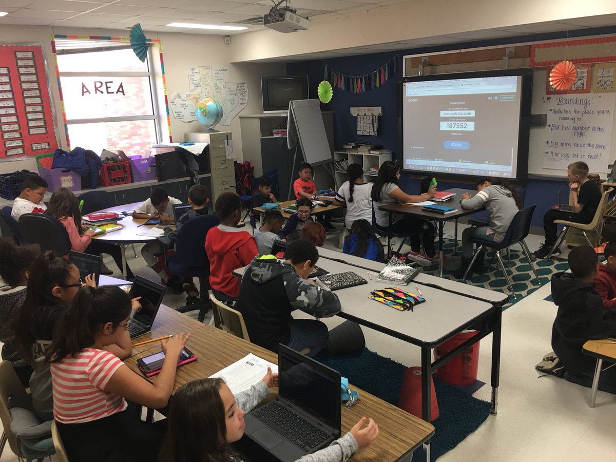 shannonf893's tweet photo. Love being able to collaborate with Ms. Aggus’ math class. #hodgesmisd https://t.co/ohylUEJHA9