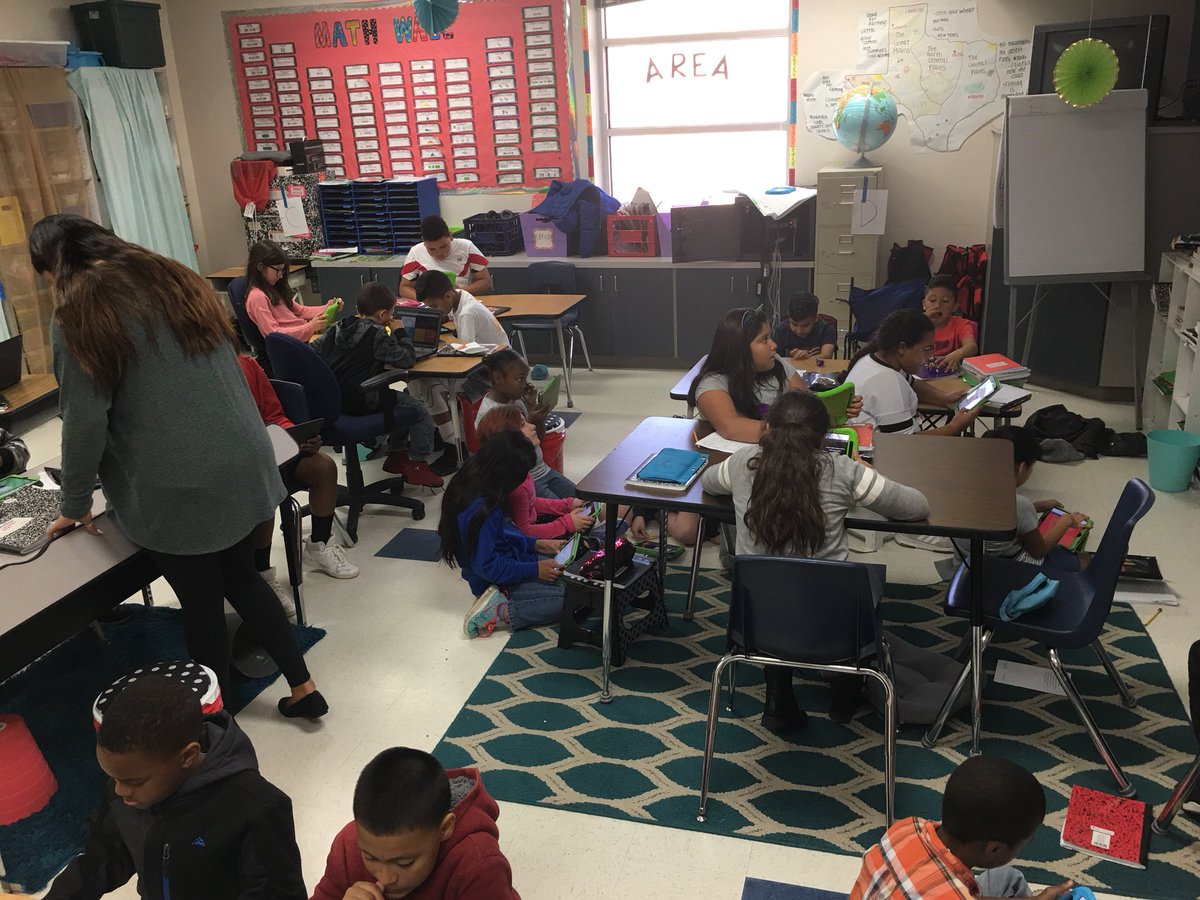 shannonf893's tweet photo. Love being able to collaborate with Ms. Aggus’ math class. #hodgesmisd https://t.co/ohylUEJHA9