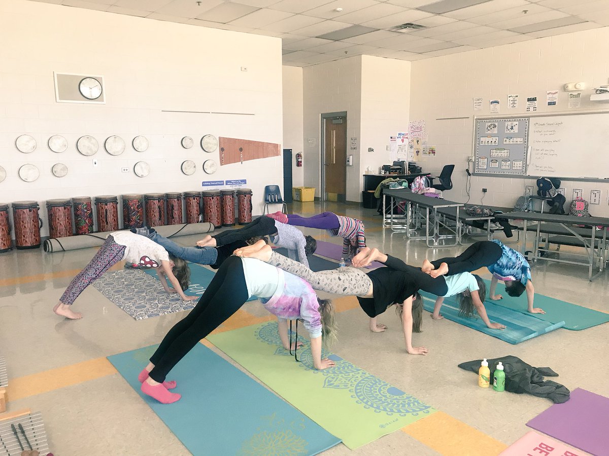 kborowski4's tweet photo. Today we tried partner Yoga and whole group Yoga!!! 😆😁#sd113a #rvican #schoolyoga #yogaclub https://t.co/Dr9xMIv0em