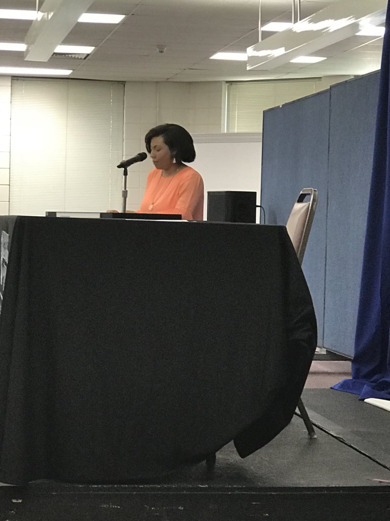 stephanieleo8's tweet photo. Exciting night at Early College Signing Night! Amazing students! What a privilege to hear their dreams for their futures! #jceca @JCPS_NC @JCEarlyCollege https://t.co/Li7p6GowZ9