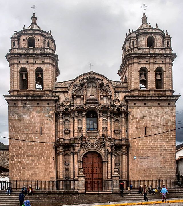 JPElSous's tweet photo. Iglesia del hospital de naturales y parroquia de San Pedro de la ciudad del Cusco, diseñada por el maestro indígena Juan Tomás Tuyru Tupac (1688-1699). #cusco #igerscusco #peru #igersperu #arquitectura #archilovers #architecture #barroco #baroque #barocc… https://t.co/HudT8zrgKl https://t.co/OggY03GY86