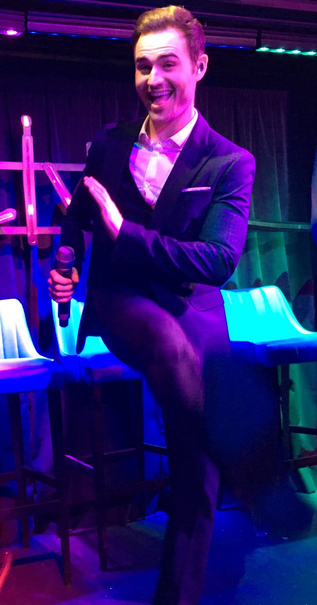 Symphanie_'s tweet image. A @MichaelCollabro action shot 👍👍 #pizzaexpresslive