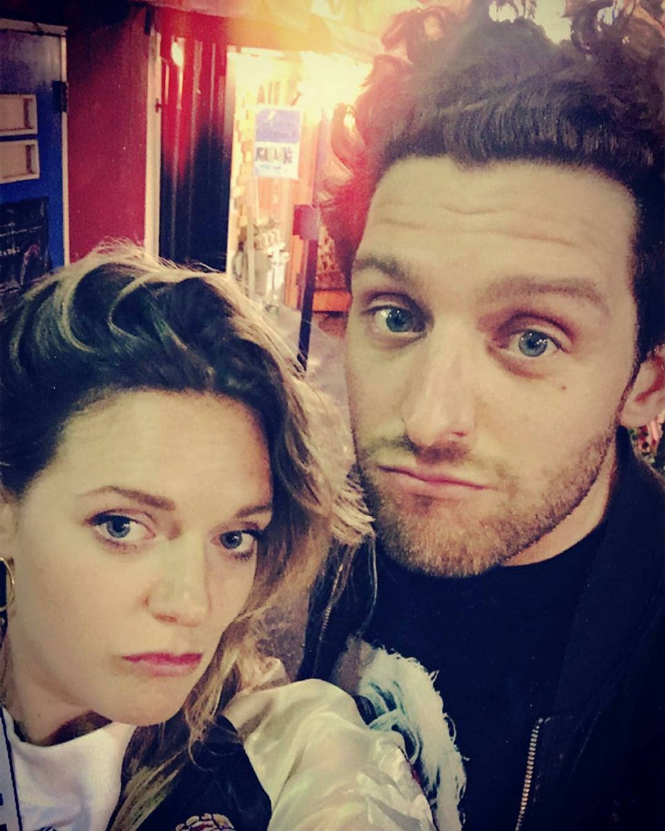 tovelo_br's tweet photo. Tove  Nilsson e Leo Nilsson. #siblingselfie

Tóquio, abril de 2018 / São Paulo, março de 2017. https://t.co/chtA5F1Plf