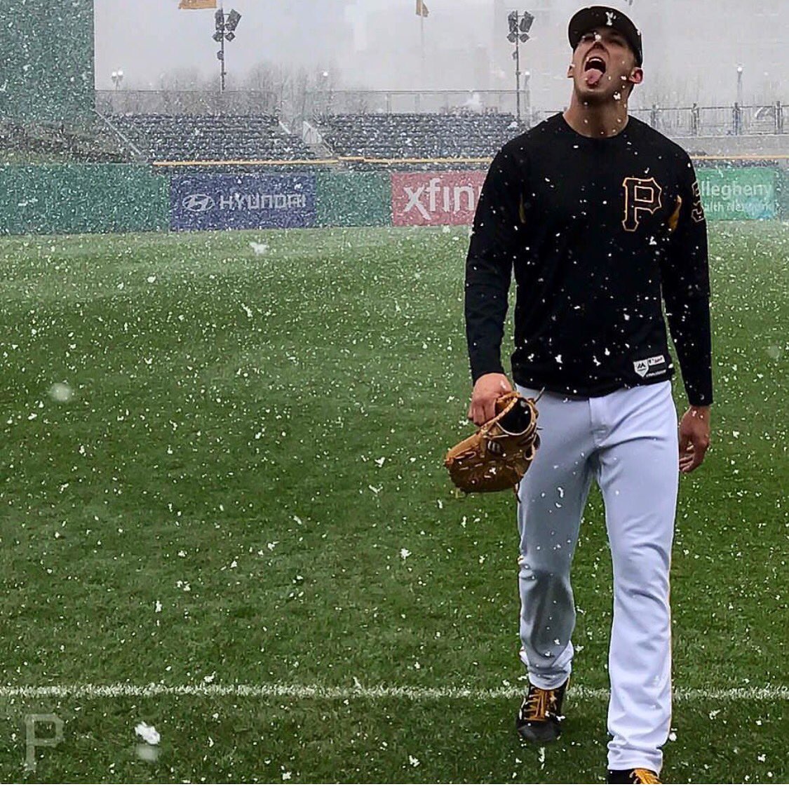 yinzersinthebrg's tweet image. From 80 degree weather a few days ago to this...
seems about right. 😭❄️⚾️ What are your predictions for the game tonight? Comment below👇👇👇 

#pittsburghweather #why #springhasnotsprung #pittsburghpirates #piratesbaseball #snow #pleasestop #anydaynow