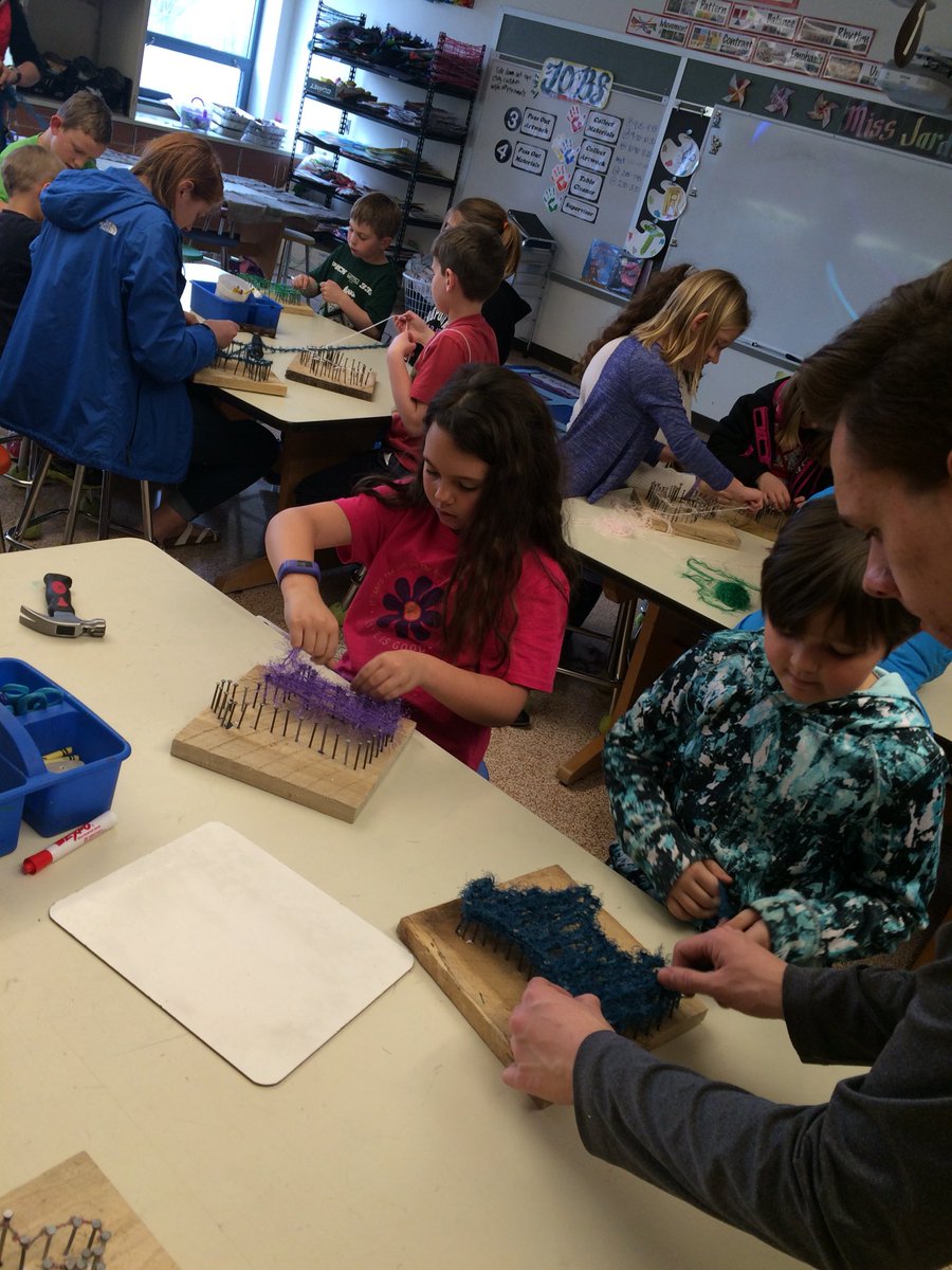 CV_FFA1954's tweet photo. Today’s @CVMonroeEagles Ag Club Tuesday was learning the basics of Ag Construction! Students used hammers to make an outline of an animal, then create a piece of string art! 🔨🔨🔨 #ElementaryAg #AgLiteracy #AgEdu https://t.co/wAMvW6DOtz