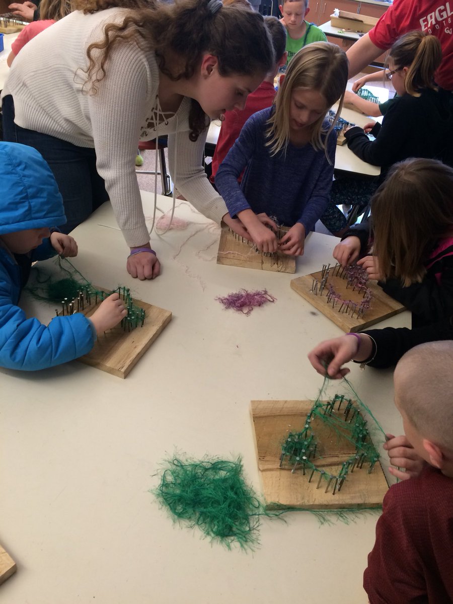 CV_FFA1954's tweet photo. Today’s @CVMonroeEagles Ag Club Tuesday was learning the basics of Ag Construction! Students used hammers to make an outline of an animal, then create a piece of string art! 🔨🔨🔨 #ElementaryAg #AgLiteracy #AgEdu https://t.co/wAMvW6DOtz
