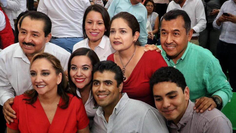 ruizmassieu's tweet photo. Que gusto estar en el @PriGuerreroMx, al lado de mis paisanos en el encuentro con mujeres y jóvenes priistas, para respaldar a @osoriochong, @manuelanorve y @Gabytabernal. https://t.co/T0UayS0hqN