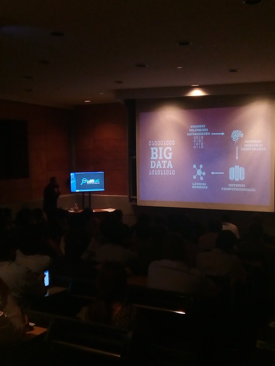 DATAUC_CHILE's tweet photo. ¿Qué entendemos por #BigData? @alexisalvear nos cuenta en su presentación la importancia de los datos para tomar decisiones inteligentes 💹💡#DataScienceUC https://t.co/XpIBXgNDq9