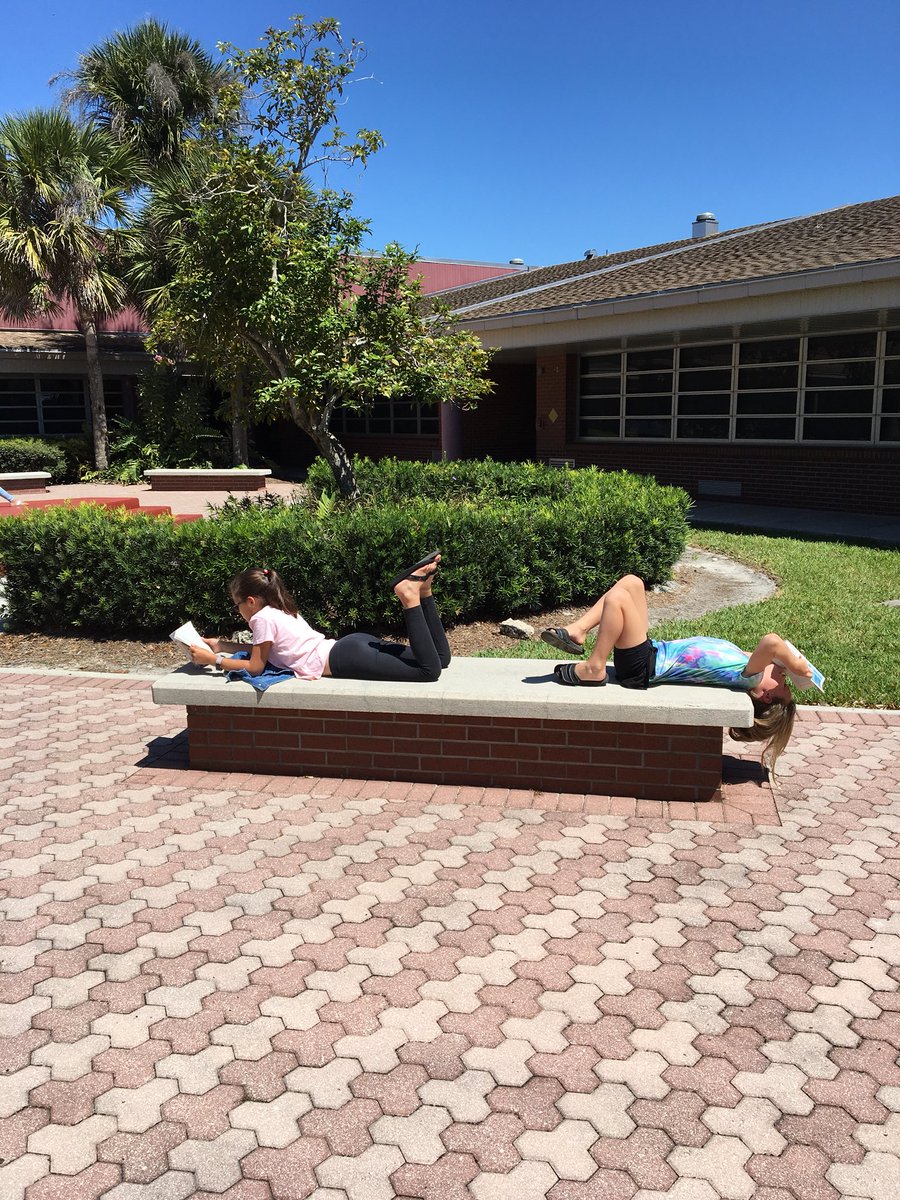 ichele_watson's tweet photo. You’d think that after Day 1 of the FSA Reading test they wouldn’t want to read one more word. Well, think again! @collierschools @LaurelOakElem https://t.co/4J0pY4BgHC