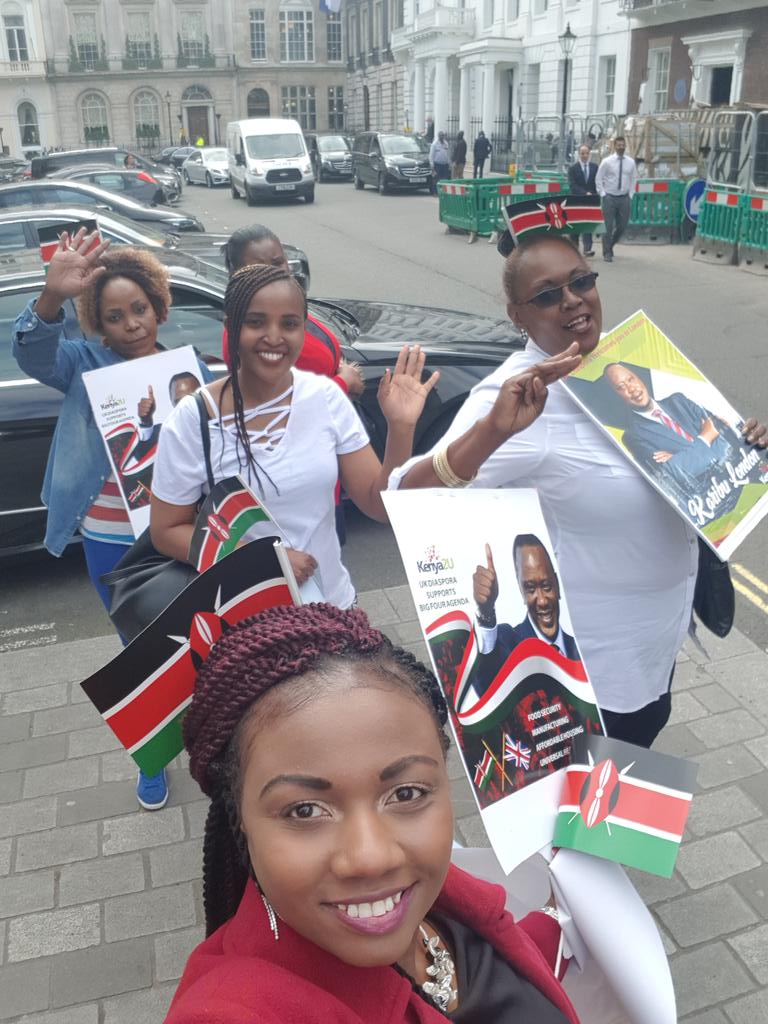 MimsLily's tweet photo. @UKenyatta @ChathamHouse @Commonwealth18 We stayed outside to shout off the opposition supporters as you can see them at the last photo. This was just a small portion of the supporting team,jubilee supporters were many. We love you Uhuru, we love Kenya. #Big4ActionPlan https://t.co/KkBFGxMWKN