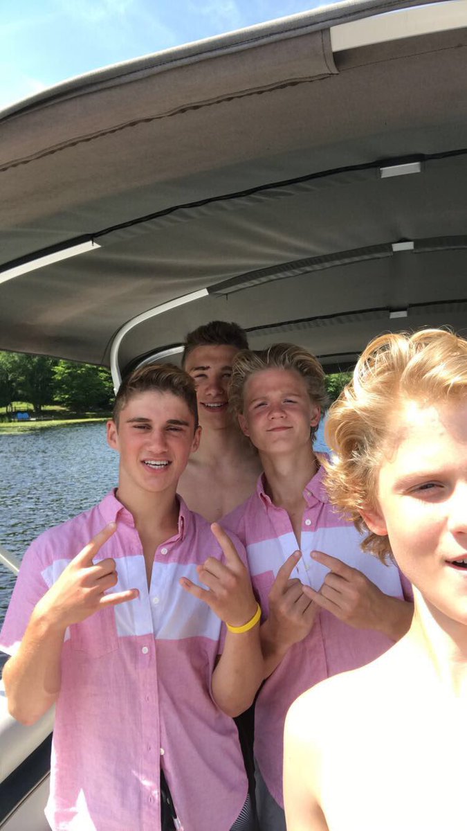 Zanderburdi's tweet photo. Happy ranch day🎉🤗 @RauchDerek https://t.co/jCLICSmpQz