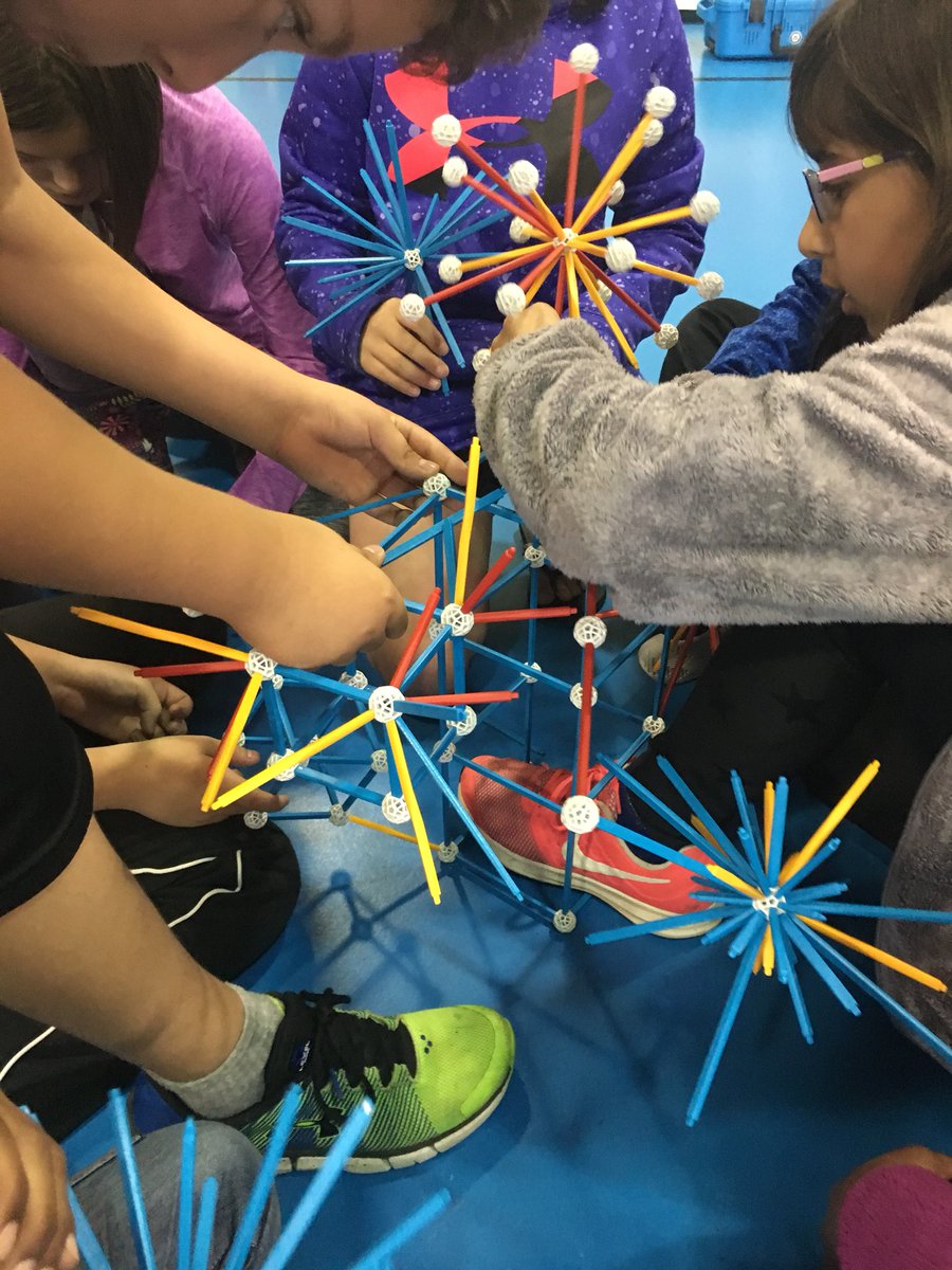 msferreira6's tweet photo. Our third grade engineers creating a solar system model using zoometool! #creativity #collaborationgame @OliveChapelElem @RuthSteidinger https://t.co/xLAwMNGN1c