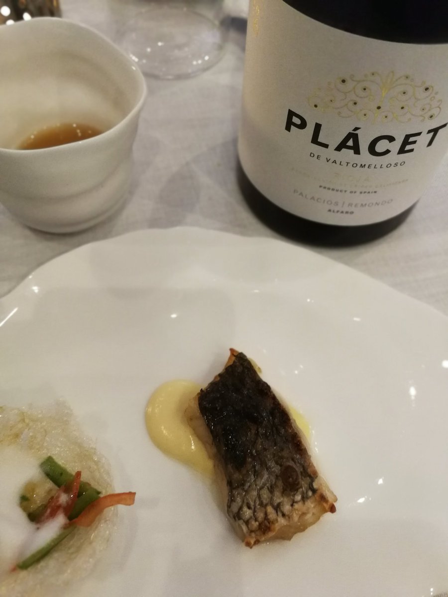 javi_bodegasmar's tweet image. Finishing #CookingWithFriends in @MessinaRest with guest chef @El_Baqueano in the field of @MLGastrofest.
Once again, team have been perfect. Much flavor, aromatic concentration and today, unknown and impressive product.
So proud in @bodegasmar to have collaborated in the pairing