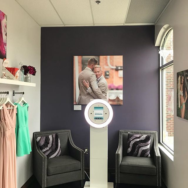 spraychic's tweet photo. Check out our new canvas featuring SprayChic client, Charlie Howard-Putnam. Isn’t he handsome? 📷: @lemonadephotos
#spraychic #airbrushtan #golden #spraytan #norvell #norvellsunless #norvelltanfan #norvellproud #venetian #tan #weddingphotography #mran… https://t.co/YjyODzyE1X https://t.co/Smznl8FoNf