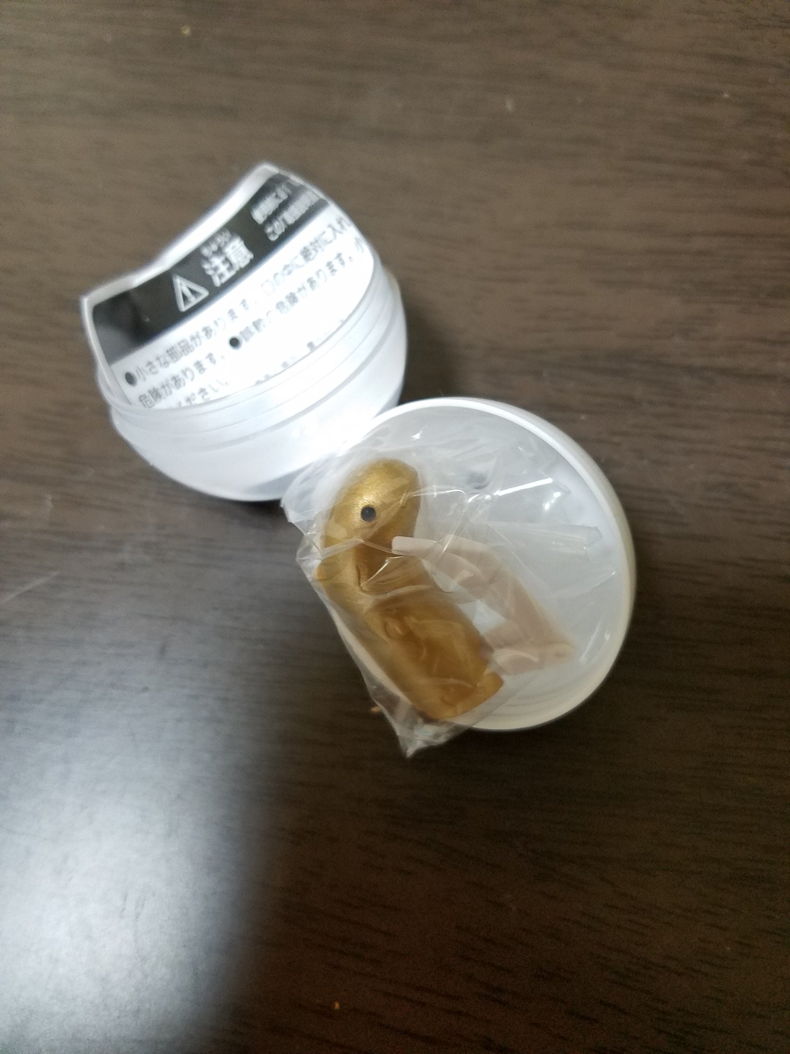 縦ハン逃した卍ガノン卍 先日くら寿司のガチャ二回引いてたまたま当てた金のチンアナゴさん 3333円で売却されてたから同じ値段で出したら売れそうな気配 調べたら30回近く引いても出なかったとか よっぽどレアなんだな