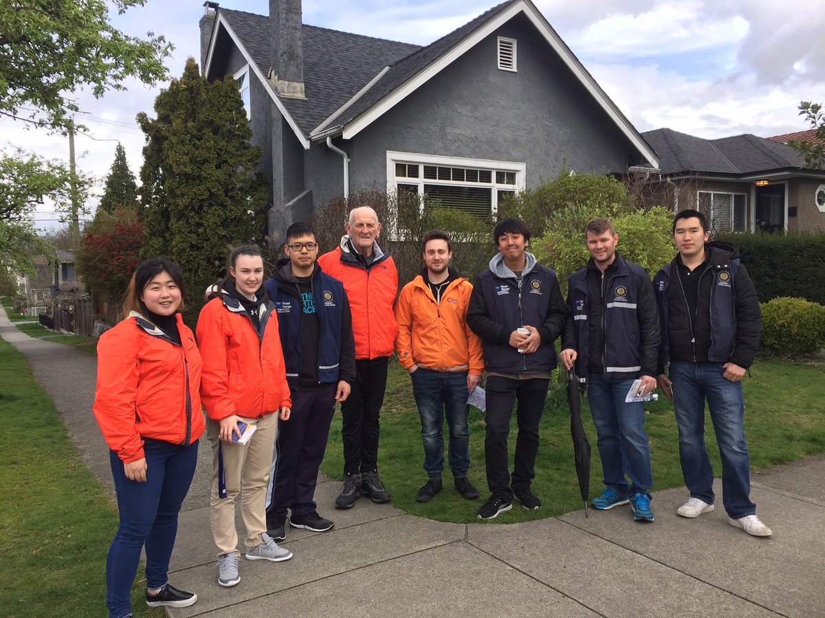icbc's tweet image. These fantastic volunteers from @HastingsCPC hit the streets of Vancouver today to help drivers #LockOutAutoCrime! For more tips visit ow.ly/HVE930jxMBc #LockItOrLooted #ValueOfVolunteering