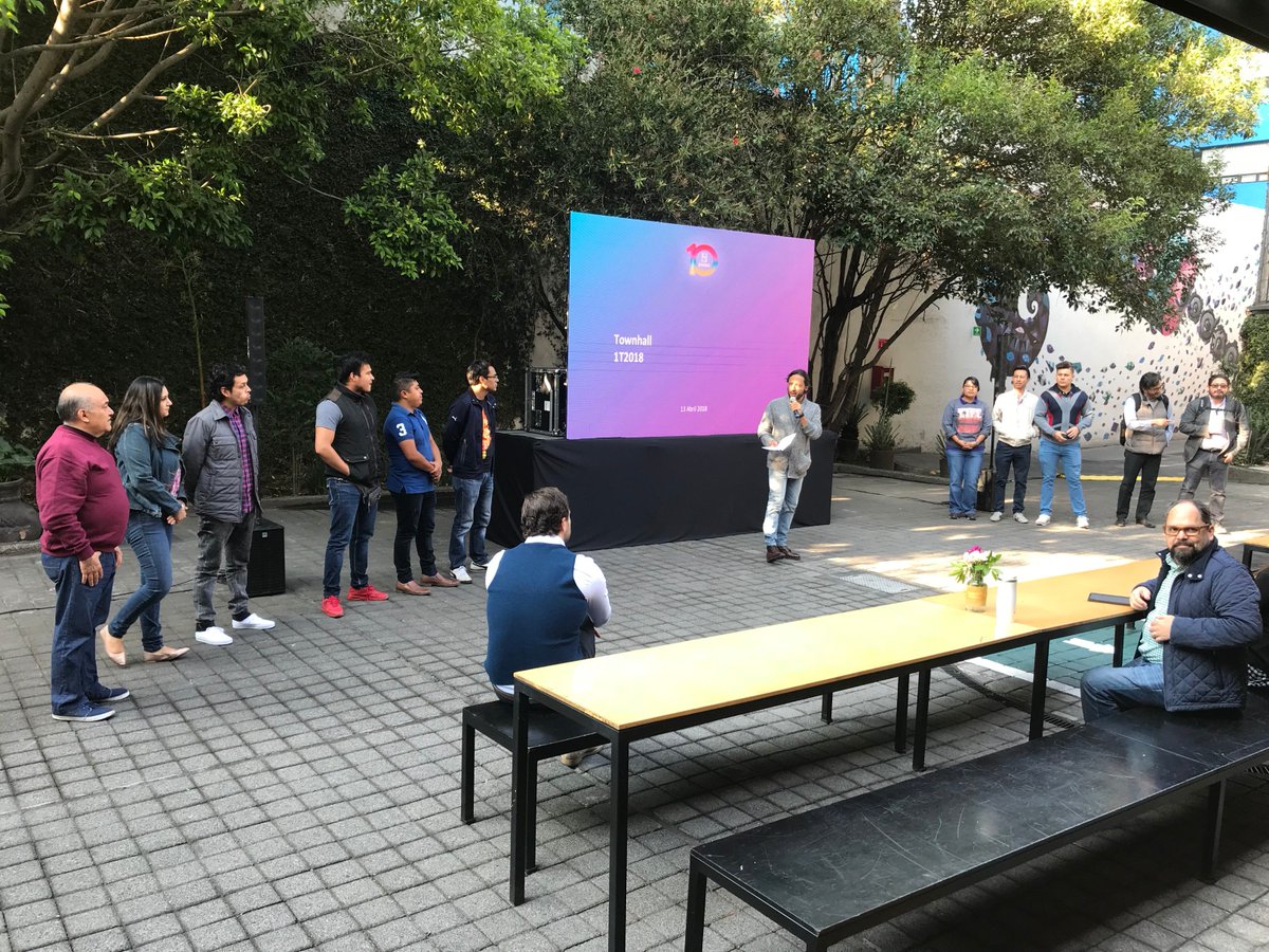 enovamx's tweet photo. Estamos muy contentos de celebrar logros y #enovers destacados en el #TownHall del primer trimestre del año. Mira lo que pasó ---> https://t.co/rKUAmPt2Ly https://t.co/fuT7Zgy0Wo