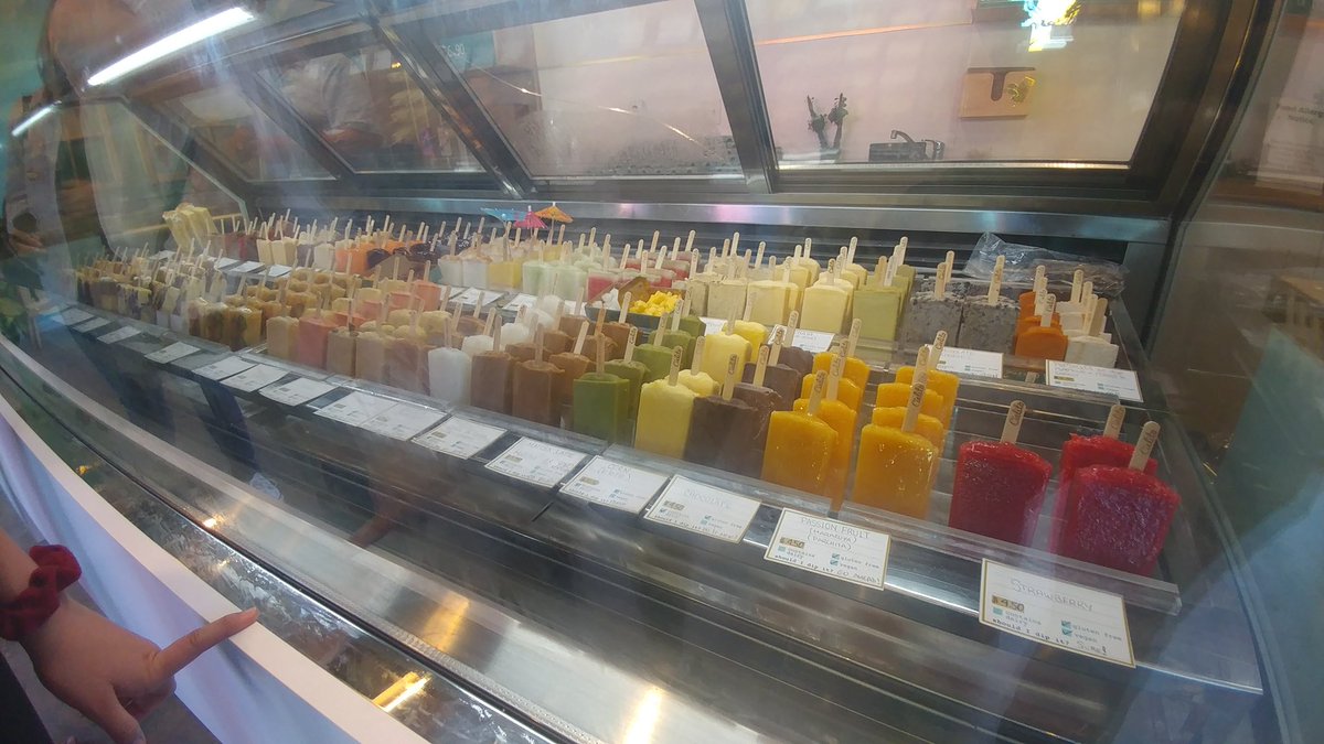 jyvargas's tweet photo. Chris @oliverdog, cuando andes por el 305 pasa por #CielitoWynwood y trata estas paletas... Tampoco tienen madre... 😜 Una delicia! 😋 https://t.co/UN0fRg6gtT Seguro te encantarán! 😉 Cariños desde el 954.❤ #Paletas #ArtisanPops #Wynwood #CielitoArtisanPops https://t.co/3EbjaPp5kE