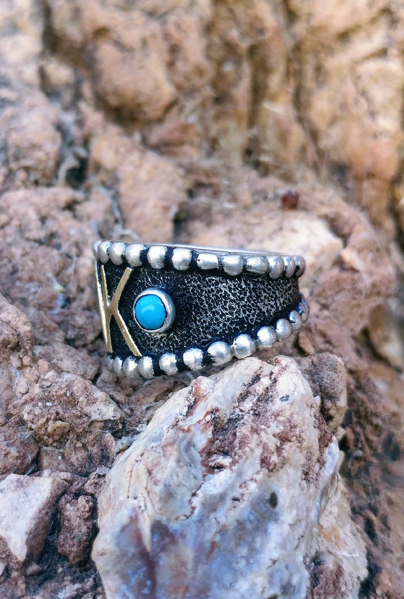 ashtyn_kincaid's tweet photo. honestly i’m not ready/prepared for this whole senior year thing)):
#seniorring https://t.co/XTc2TFunuW