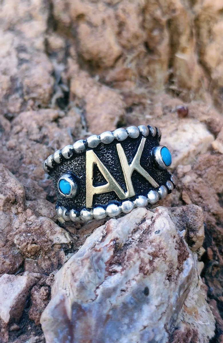 ashtyn_kincaid's tweet photo. honestly i’m not ready/prepared for this whole senior year thing)):
#seniorring https://t.co/XTc2TFunuW